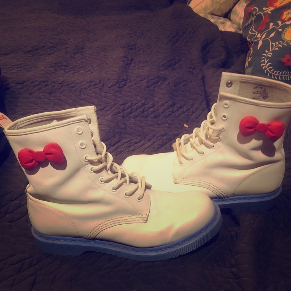 Original 2010 Hello Kitty Sanrio x Dr Martens